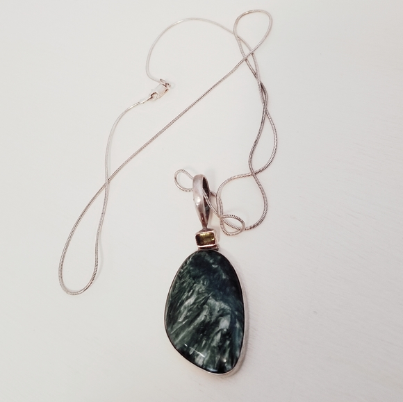 Jewelry - Stirling silver necklace w/ stone pendant